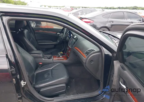 2013 Chrysler 300 Motown z USA, uszkodzony, nr VIN 2C3CCAAGXDH658212